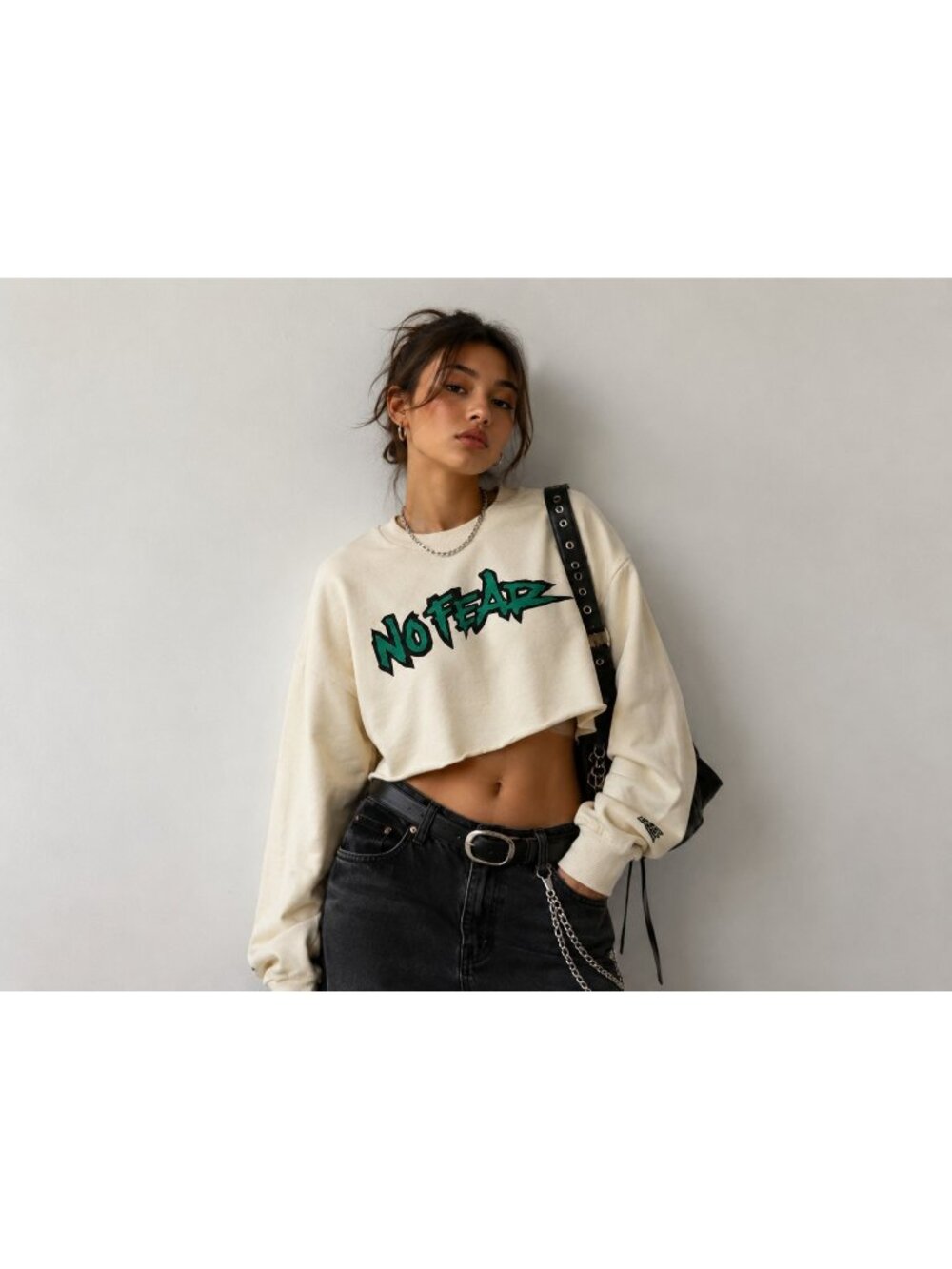 NO FEAR x H&M Cream Cropped Sweatshirt Large Y2K Streetwear Graphic Pullover